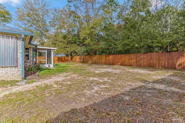 5149 Westport Dr, Milton, FL 32570