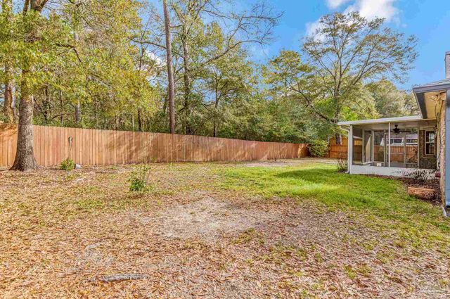 5149 Westport Dr, Milton, FL 32570