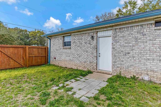 5149 Westport Dr, Milton, FL 32570