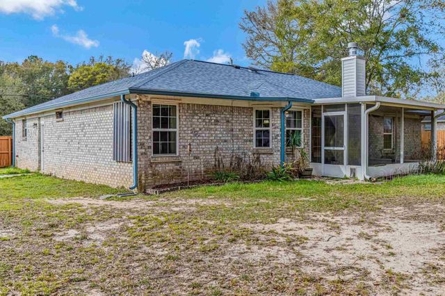 5149 Westport Dr, Milton, FL 32570