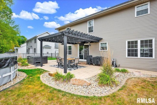 101 WOODBROOK Court, East Peoria, IL 61611