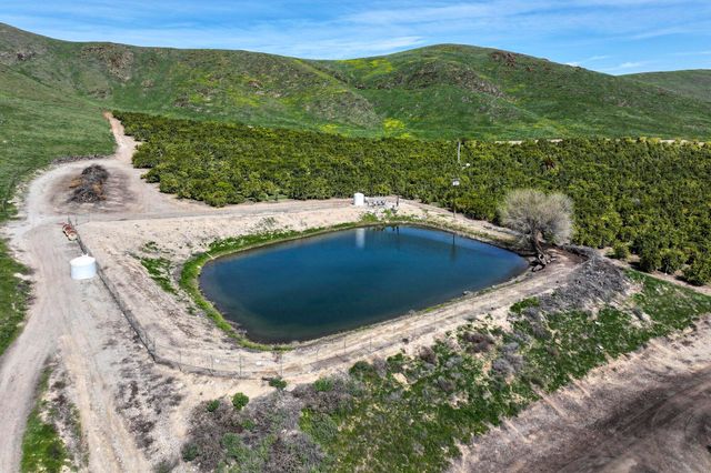 W Reid Avenue, Porterville, CA 93257