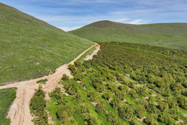 W Reid Avenue, Porterville, CA 93257