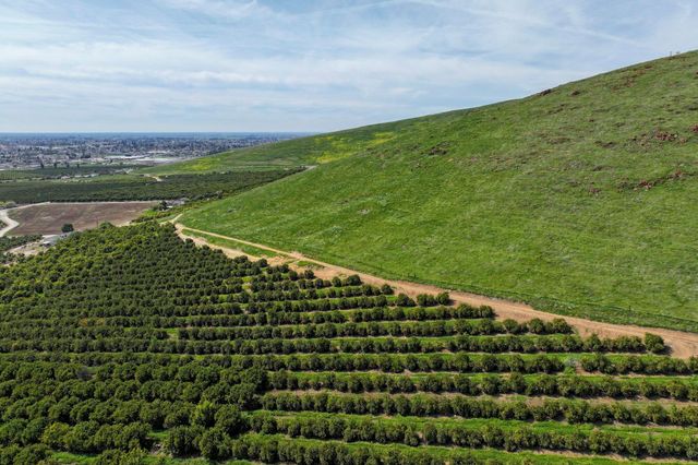 W Reid Avenue, Porterville, CA 93257