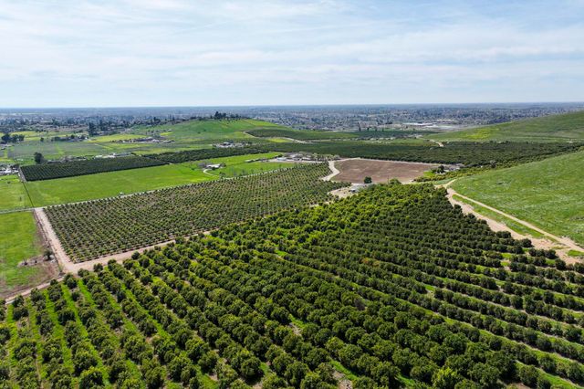 W Reid Avenue, Porterville, CA 93257