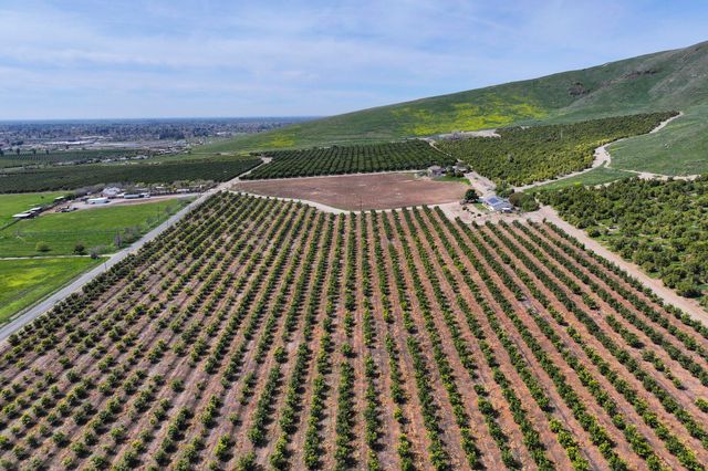 W Reid Avenue, Porterville, CA 93257