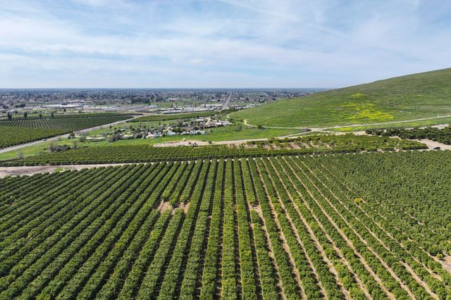 W Reid Avenue, Porterville, CA 93257