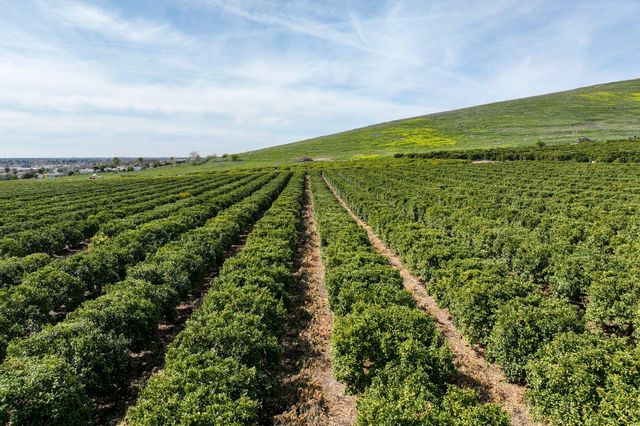 W Reid Avenue, Porterville, CA 93257