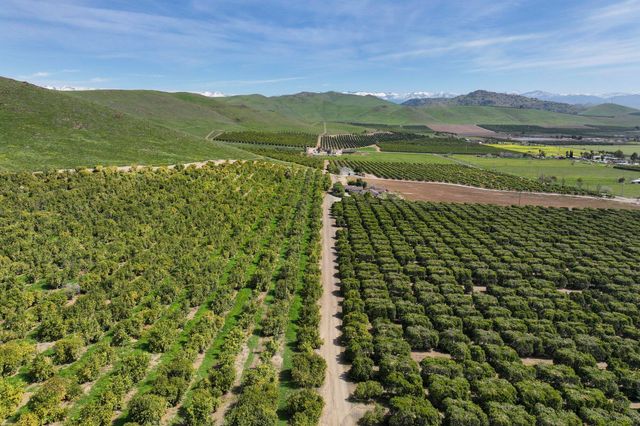 W Reid Avenue, Porterville, CA 93257