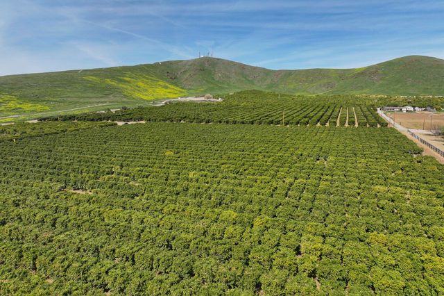 W Reid Avenue, Porterville, CA 93257