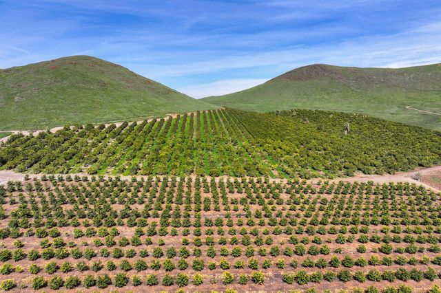 W Reid Avenue, Porterville, CA 93257