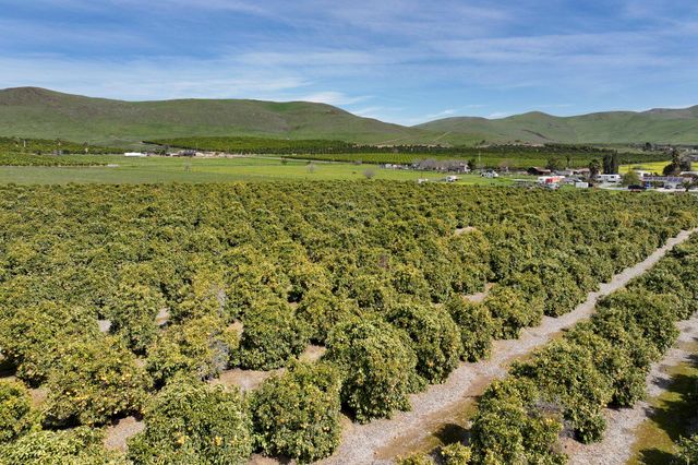 W Reid Avenue, Porterville, CA 93257