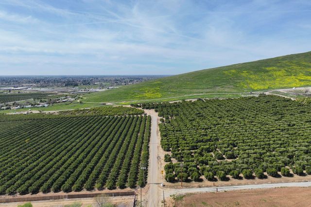 W Reid Avenue, Porterville, CA 93257