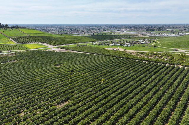 W Reid Avenue, Porterville, CA 93257