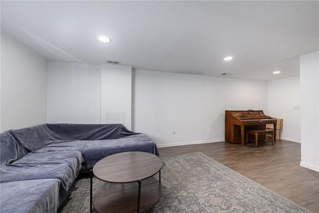 2800 Hutton Road, Kansas City, KS 66109