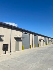 6021 VALLEY Drive # 6031, Bettendorf, IA 52722