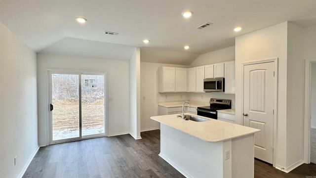 102 Sofia Drive, Maumelle, AR 72113