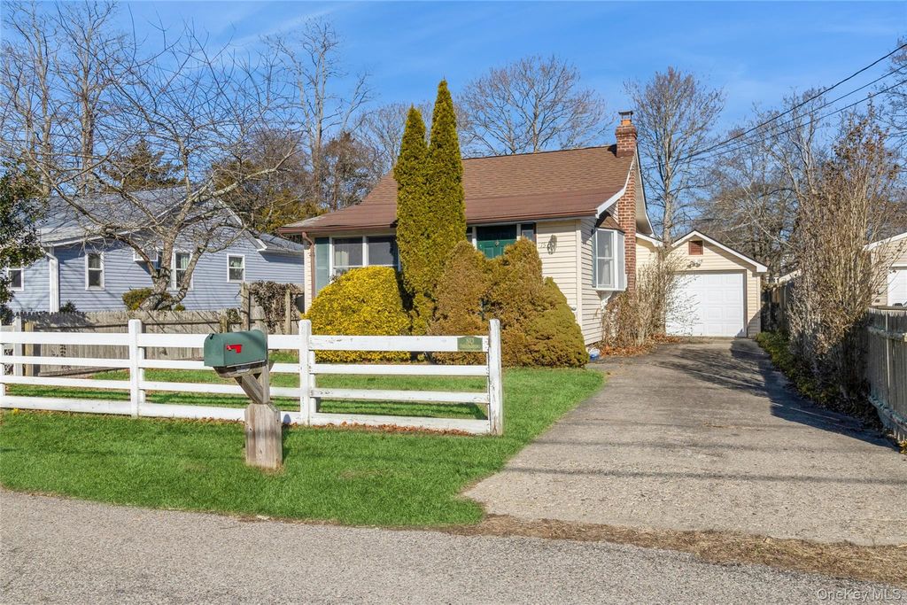 15 Juniper Road, Mastic Beach, NY 11951