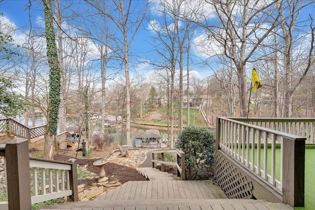 406 Anchor DR, Moneta, VA 24121