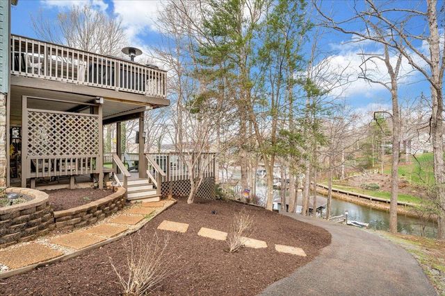 406 Anchor DR, Moneta, VA 24121