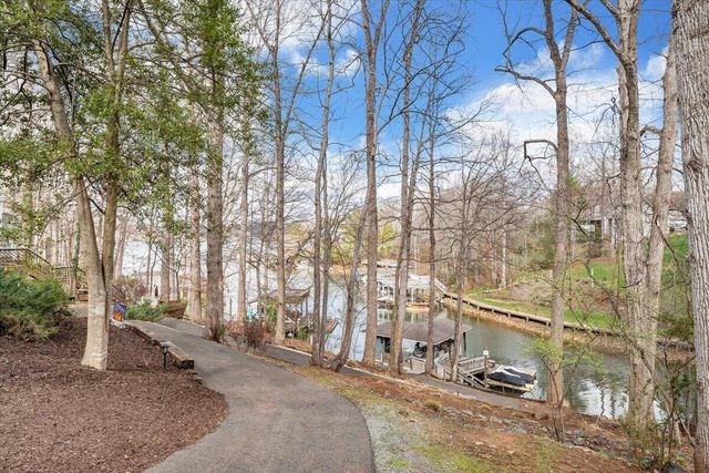 406 Anchor DR, Moneta, VA 24121