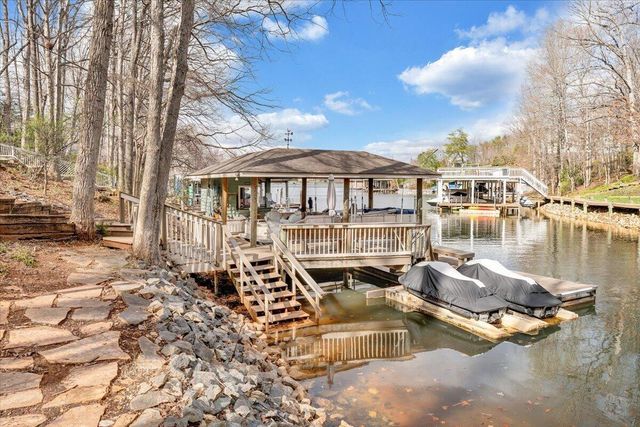 406 Anchor DR, Moneta, VA 24121