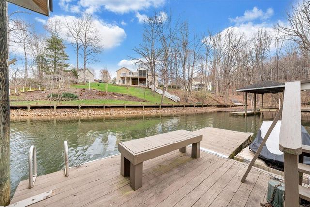 406 Anchor DR, Moneta, VA 24121