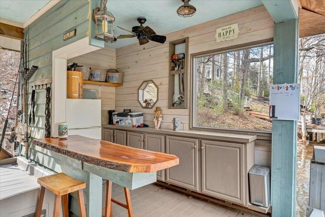 406 Anchor DR, Moneta, VA 24121