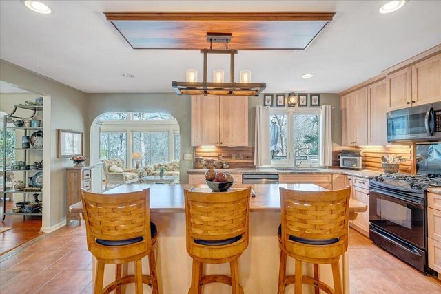 406 Anchor DR, Moneta, VA 24121