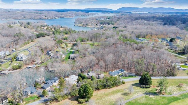 406 Anchor DR, Moneta, VA 24121