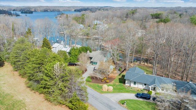 406 Anchor DR, Moneta, VA 24121