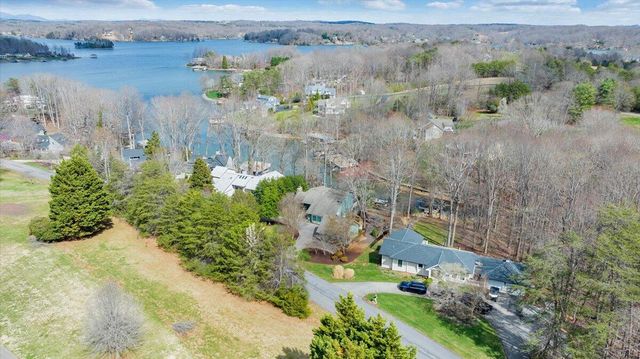 406 Anchor DR, Moneta, VA 24121