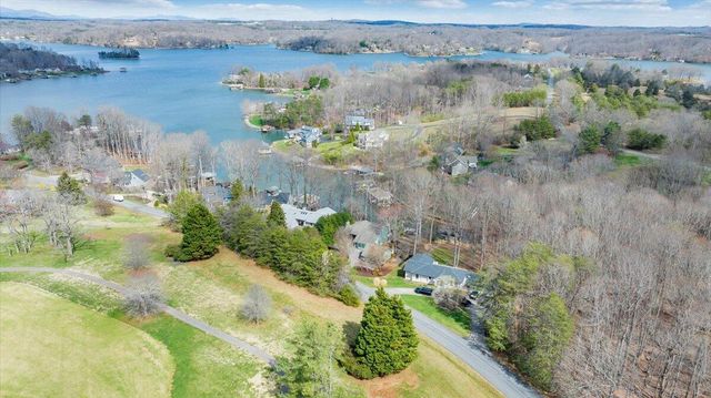 406 Anchor DR, Moneta, VA 24121