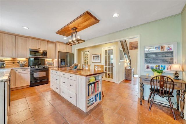 406 Anchor DR, Moneta, VA 24121