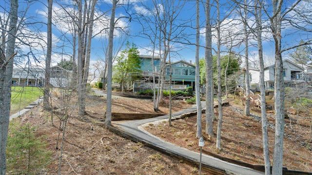 406 Anchor DR, Moneta, VA 24121