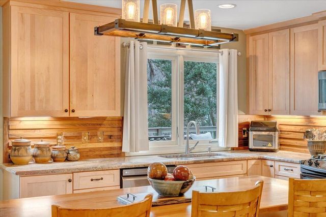 406 Anchor DR, Moneta, VA 24121