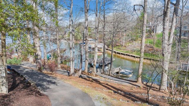 406 Anchor DR, Moneta, VA 24121