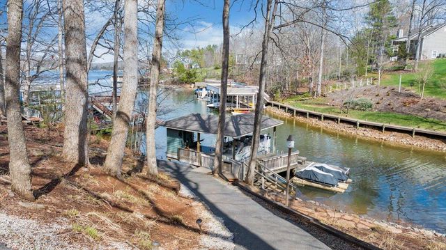 406 Anchor DR, Moneta, VA 24121