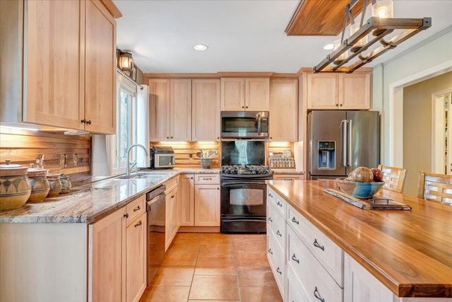 406 Anchor DR, Moneta, VA 24121