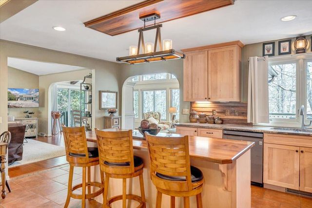 406 Anchor DR, Moneta, VA 24121