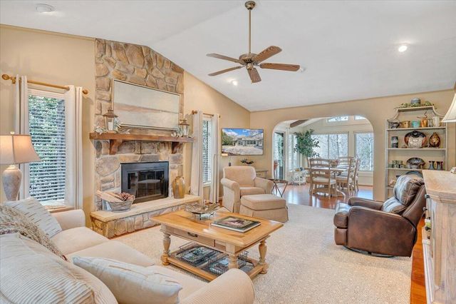 406 Anchor DR, Moneta, VA 24121