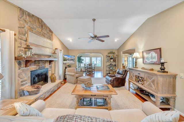 406 Anchor DR, Moneta, VA 24121