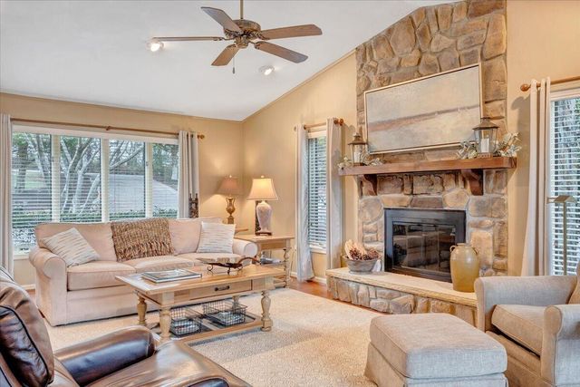 406 Anchor DR, Moneta, VA 24121