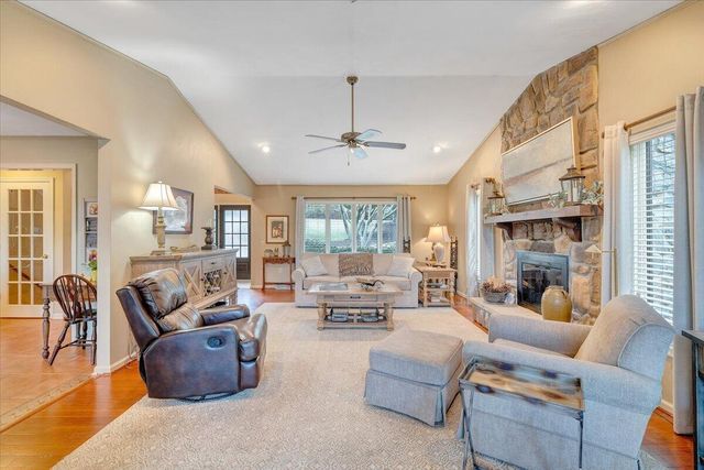 406 Anchor DR, Moneta, VA 24121