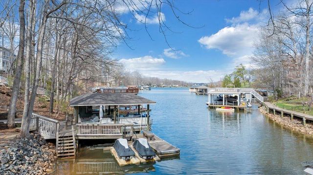 406 Anchor DR, Moneta, VA 24121