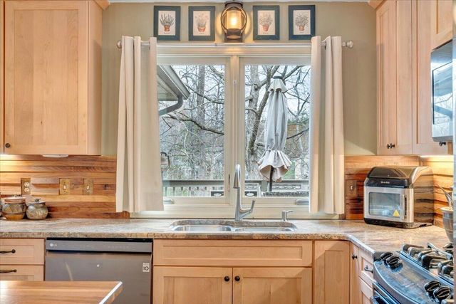 406 Anchor DR, Moneta, VA 24121