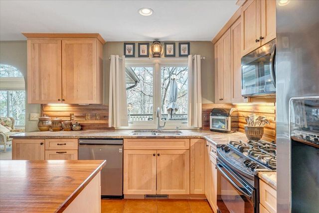 406 Anchor DR, Moneta, VA 24121