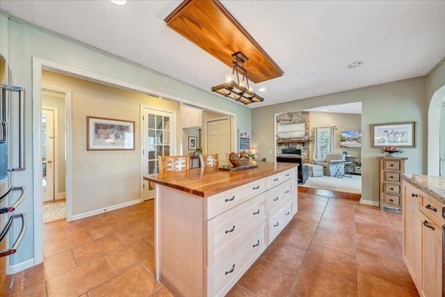 406 Anchor DR, Moneta, VA 24121