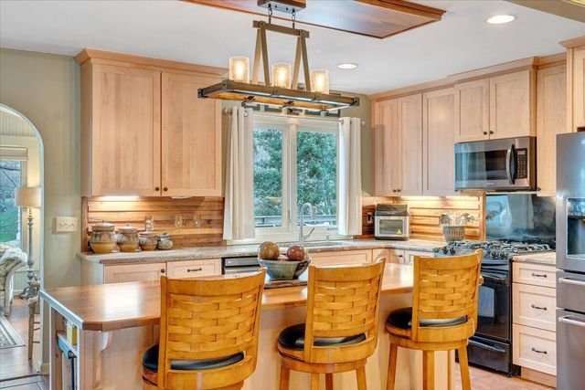 406 Anchor DR, Moneta, VA 24121