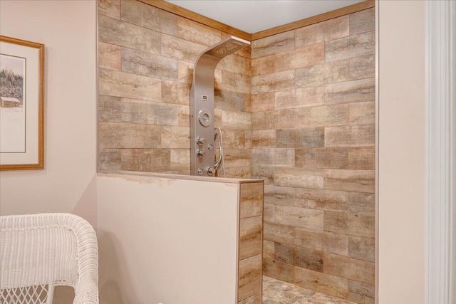 406 Anchor DR, Moneta, VA 24121